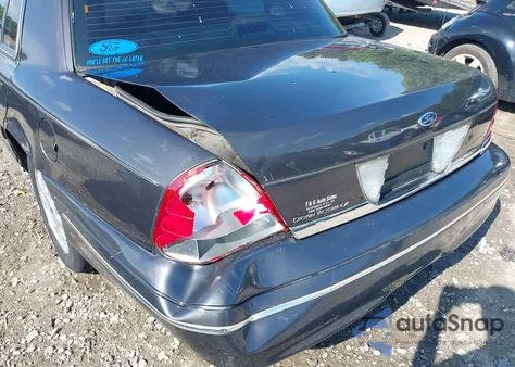 2005 Ford Crown Victoria Lx/Lx Sport z USA, uszkodzony, nr VIN 2FAFP74W05X103477